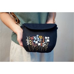 SKLADEM *TALLO DARK BLUE* lněná (ruční výšivka)