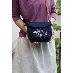 SKLADEM TALLO DARK BLUE (len, ruční výšivka)