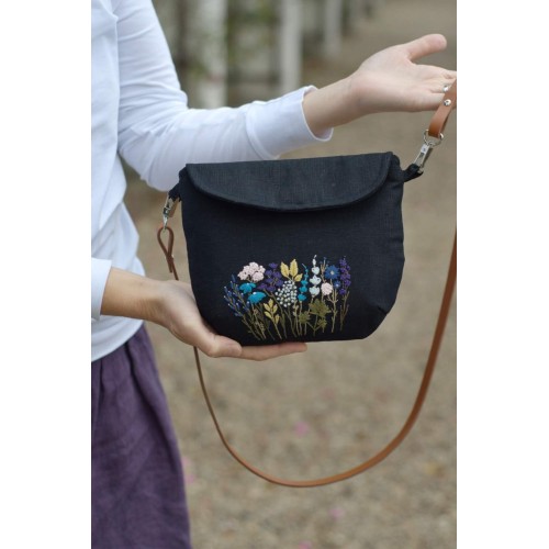 TALLO BLACK (lněná, ruční výšivka)